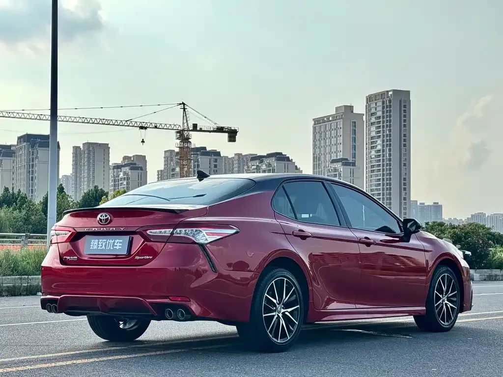 Toyota Camry — фото 3