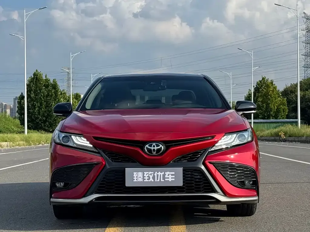 Toyota Camry — фото 5