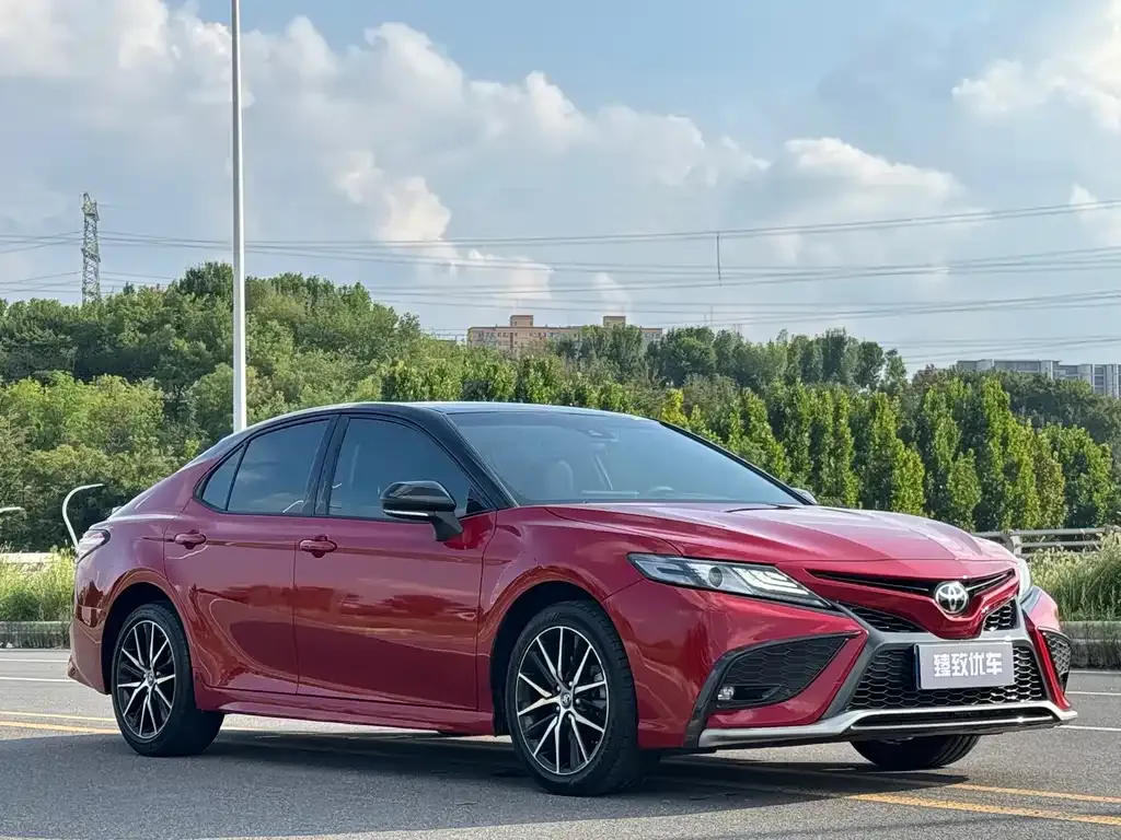 Toyota Camry — фото 10