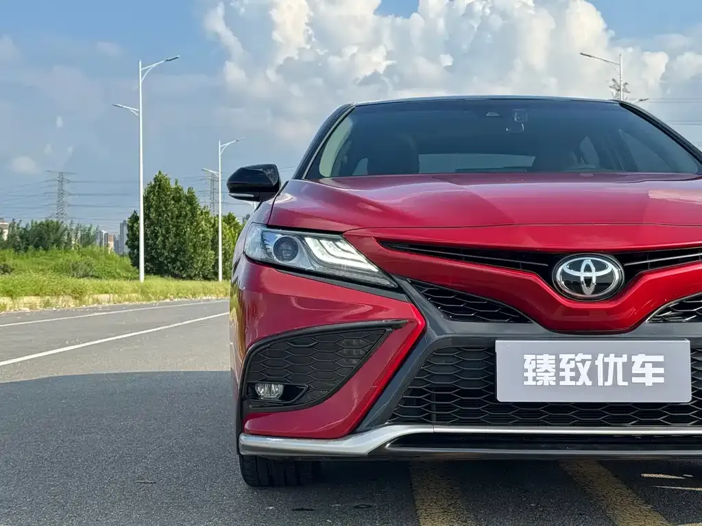 Toyota Camry — фото 2