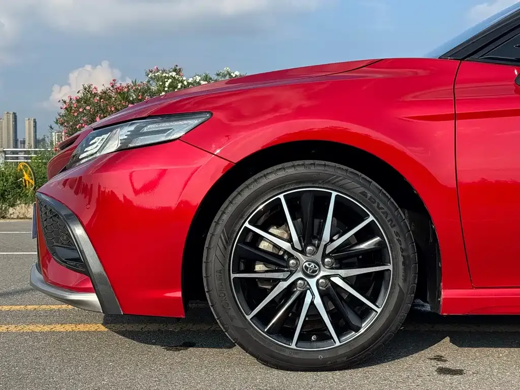 Toyota Camry — фото 9
