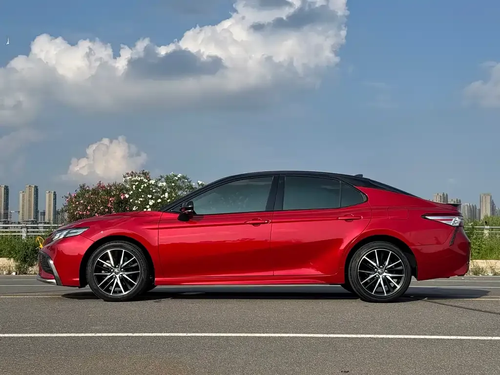 Toyota Camry — фото 7