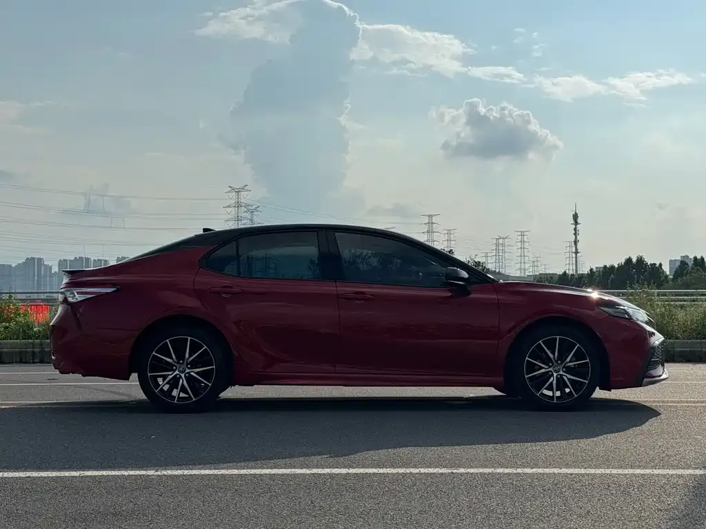 Toyota Camry — фото 8
