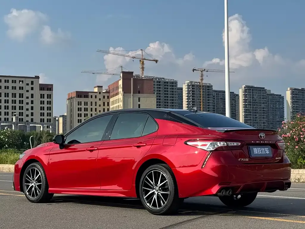 Toyota Camry — фото 6