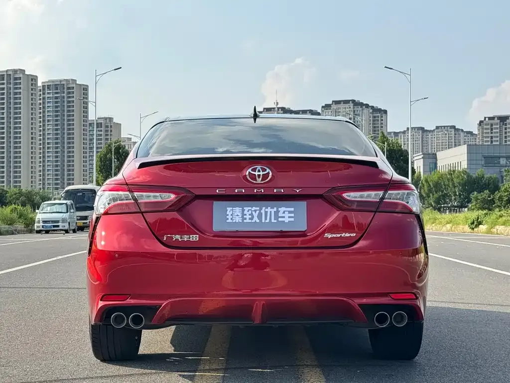 Toyota Camry — фото 4