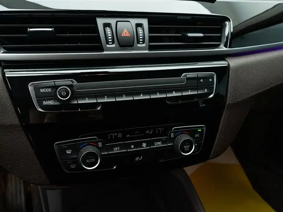 BMW X1 — фото 10