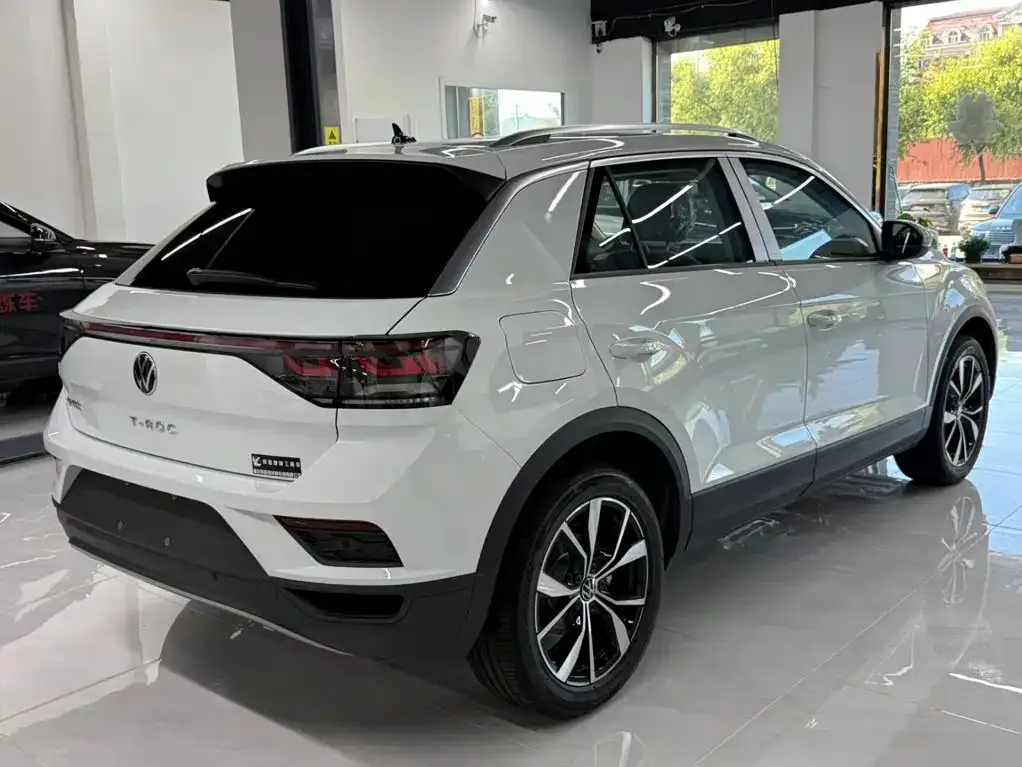 Volkswagen T-Roc — фото 10