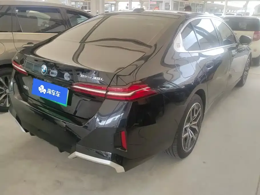 BMW i5 — фото 9