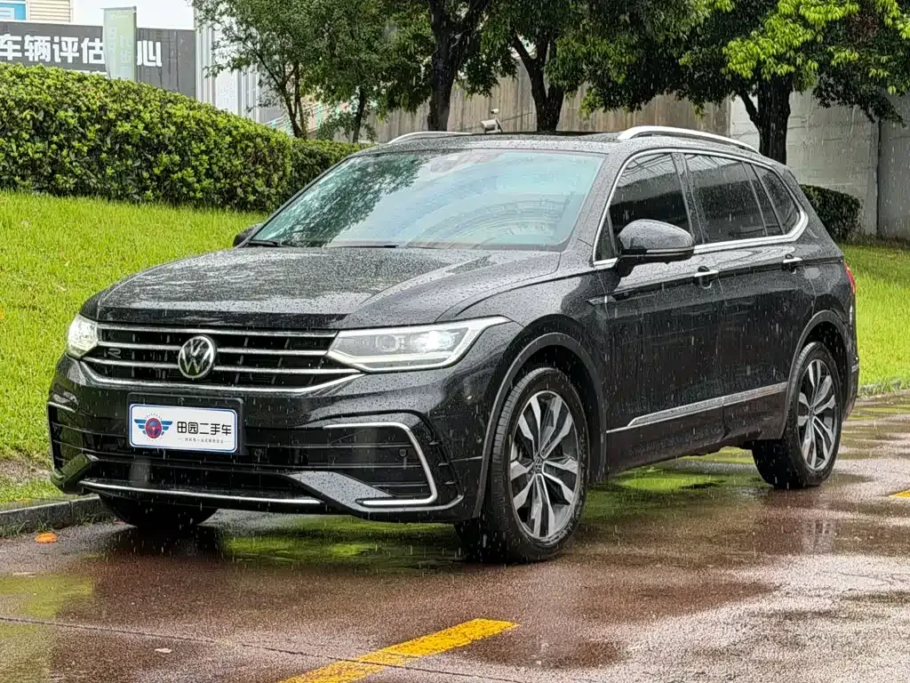 Volkswagen Tiguan L — фото 1