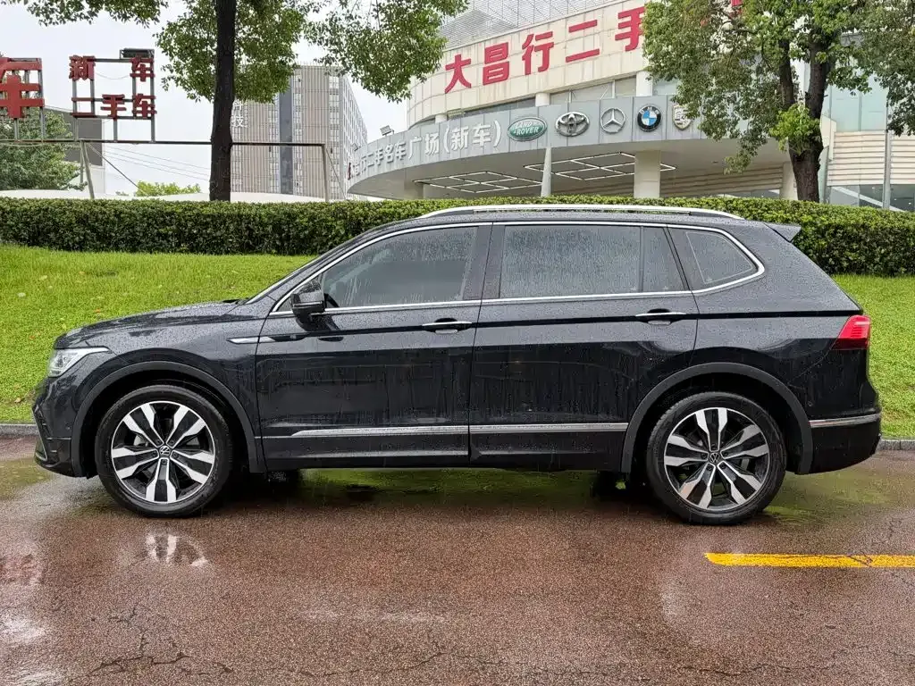Volkswagen Tiguan L — фото 9