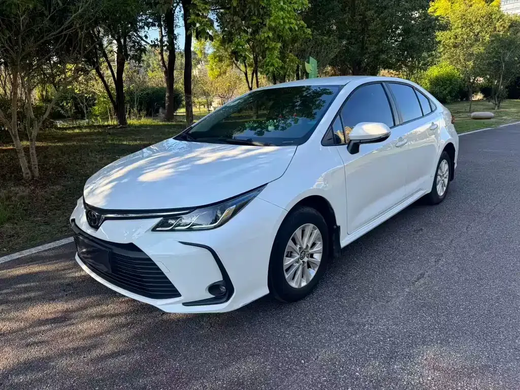Toyota Corolla — фото 1
