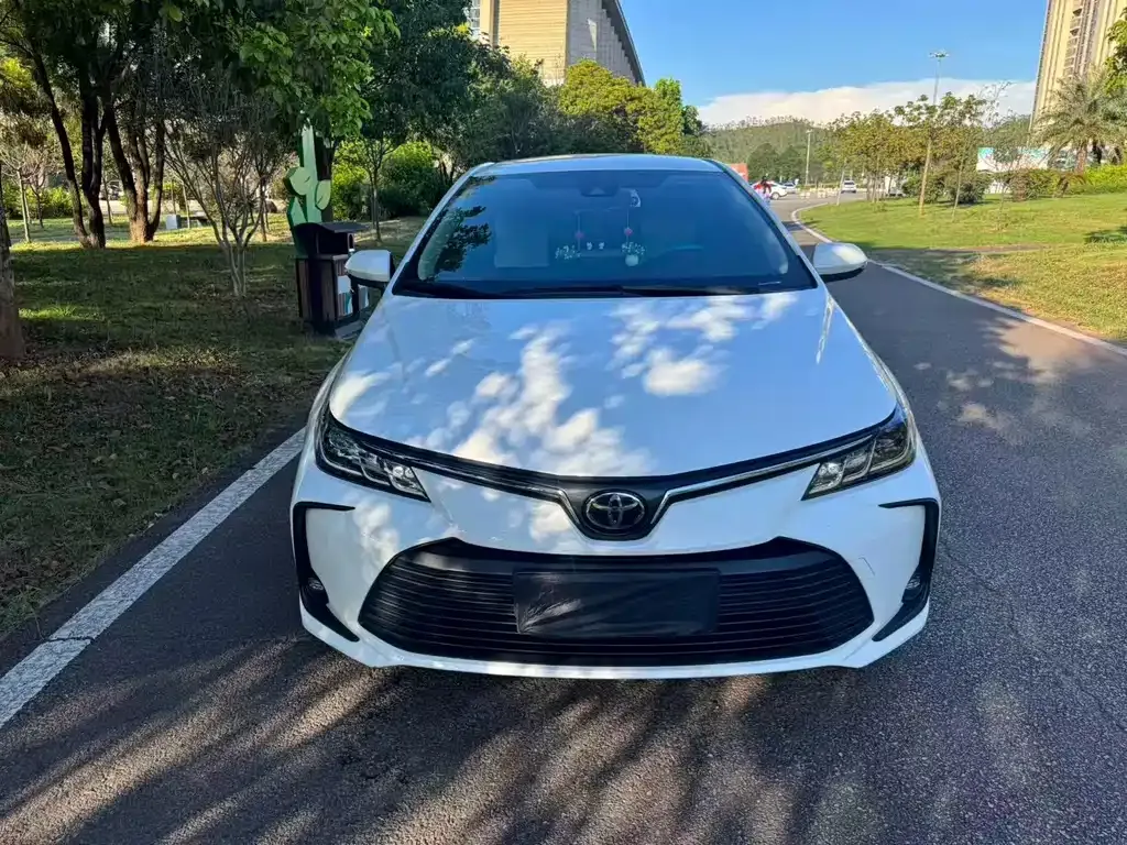 Toyota Corolla — фото 4