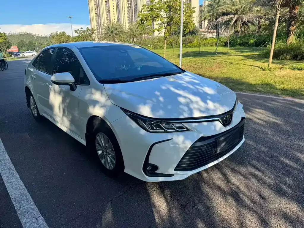 Toyota Corolla — фото 9