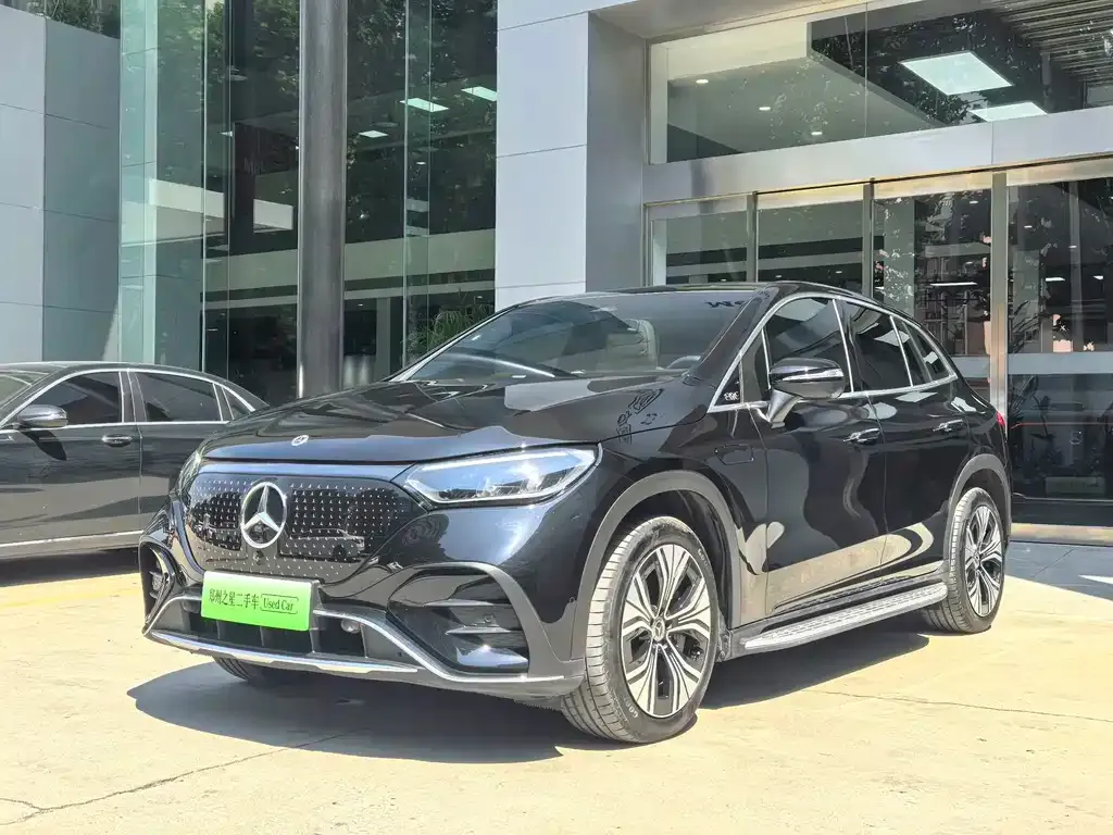 Mercedes-Benz EQE SUV — фото 1