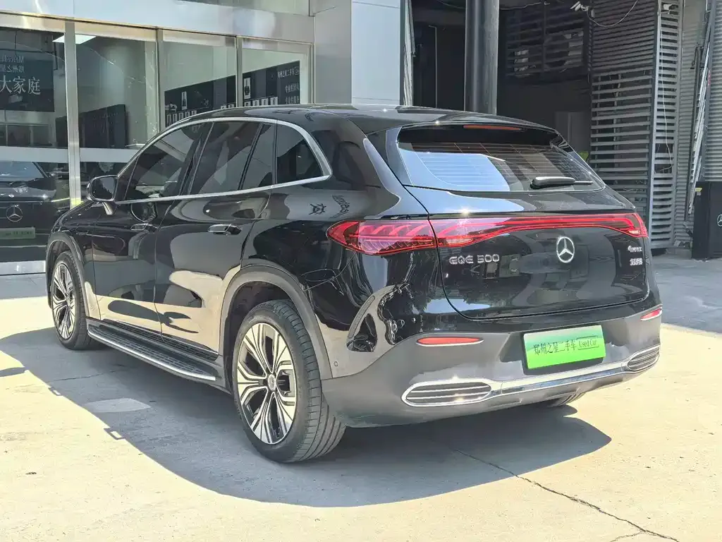 Mercedes-Benz EQE SUV — фото 7