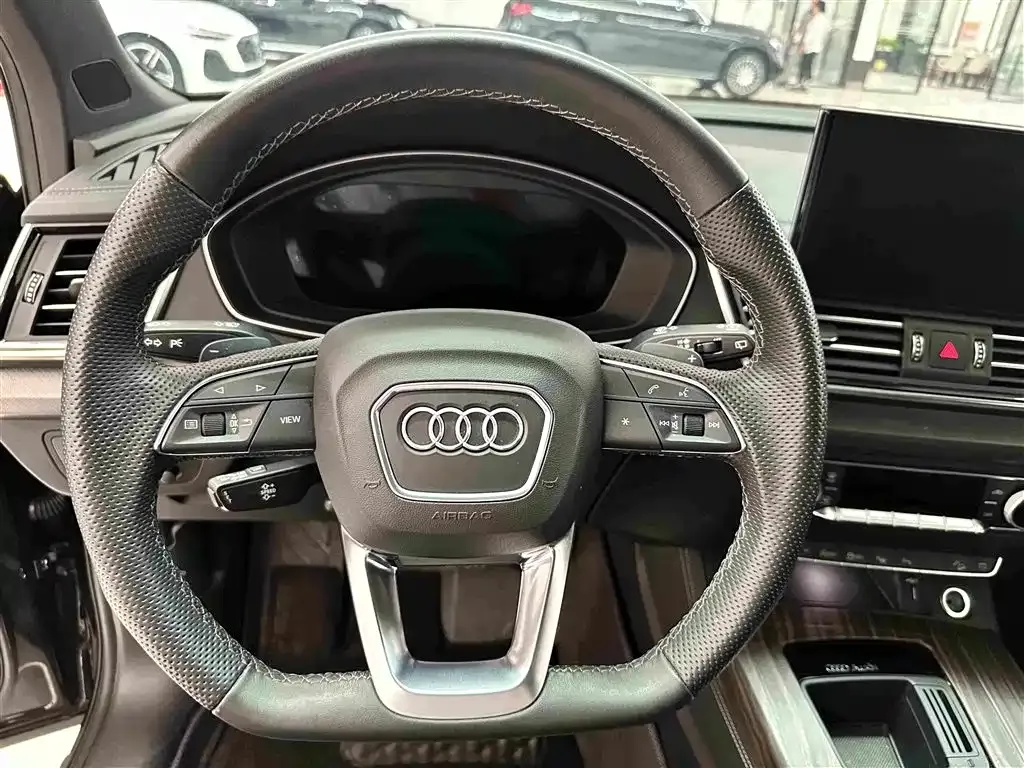 Audi Q5L — фото 3