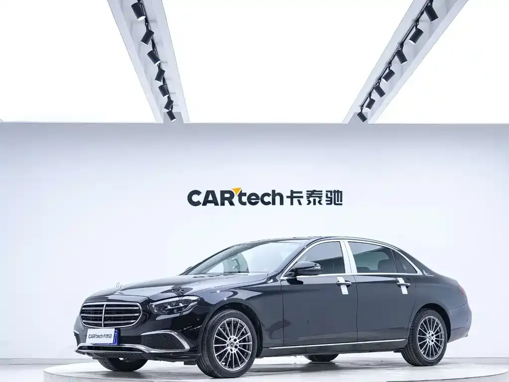 Mercedes-Benz E-Class — фото 1