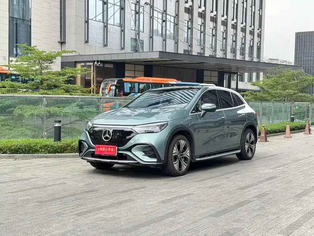Mercedes-Benz EQE SUV — фото 1