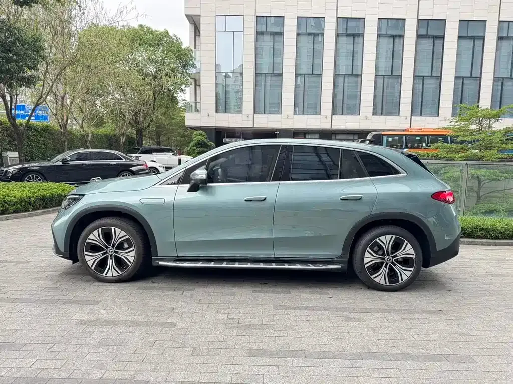 Mercedes-Benz EQE SUV — фото 2