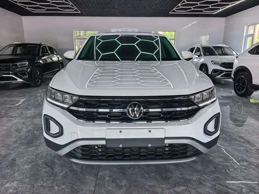 Volkswagen T-Roc — фото 1
