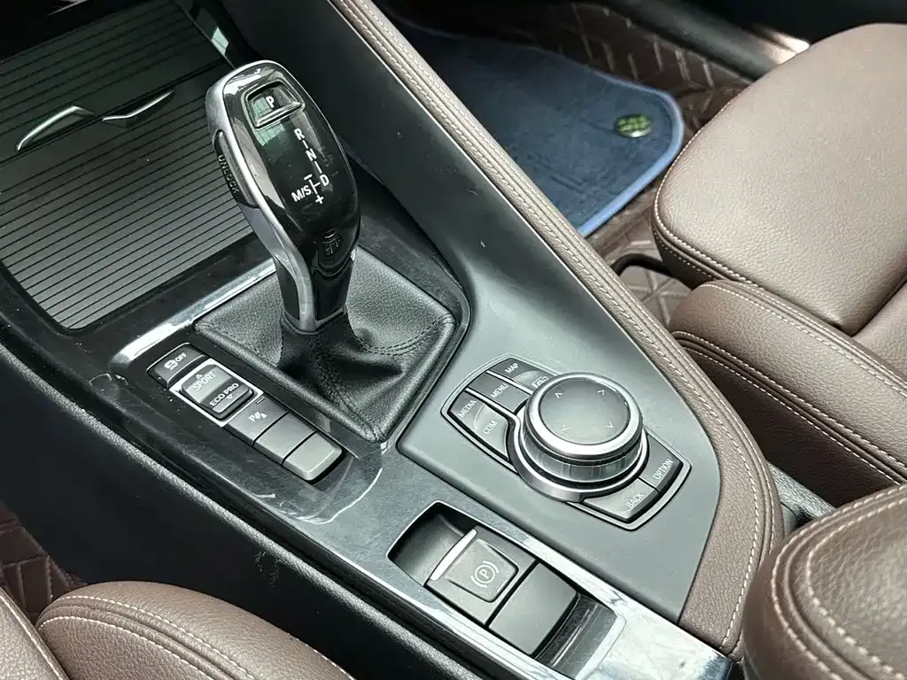 BMW X1 — фото 9