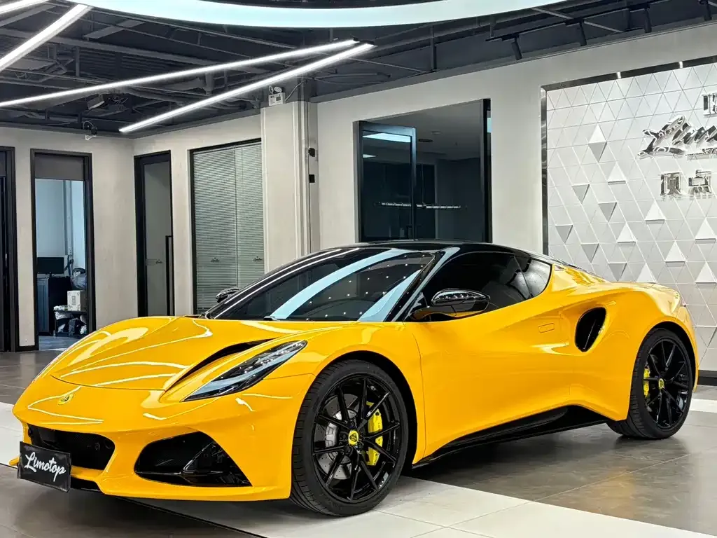 Lotus Emira — фото 1
