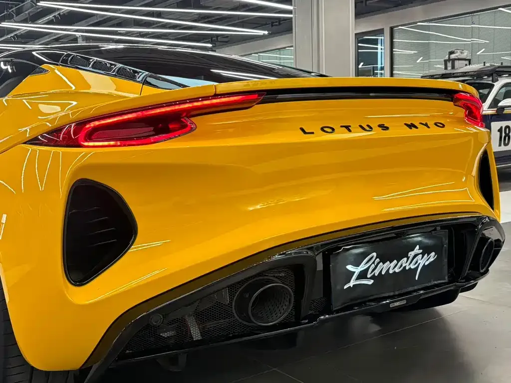 Lotus Emira — фото 10