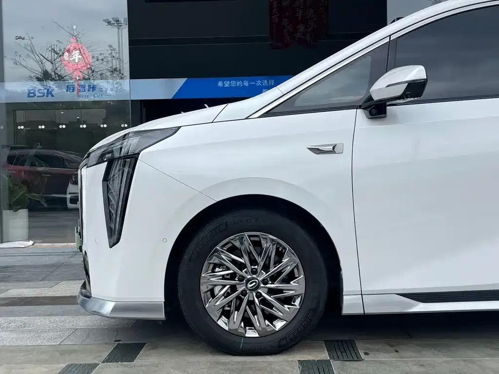 GAC Motor Trumpchi M8 — фото 9