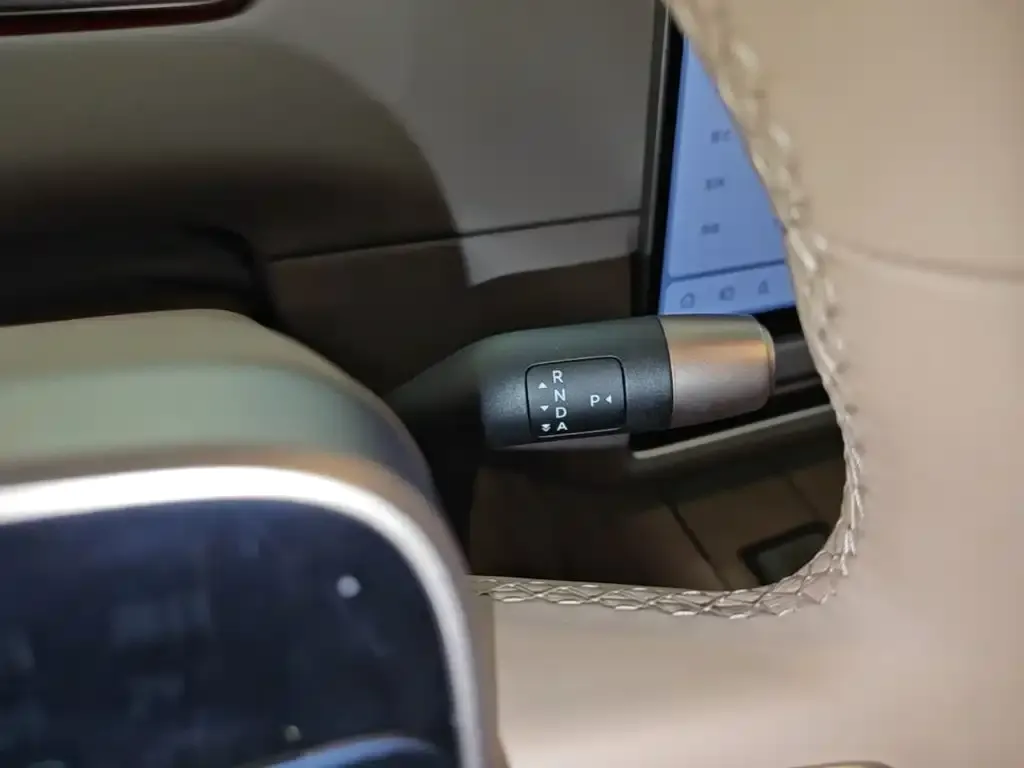 Li Auto i8 — фото 2