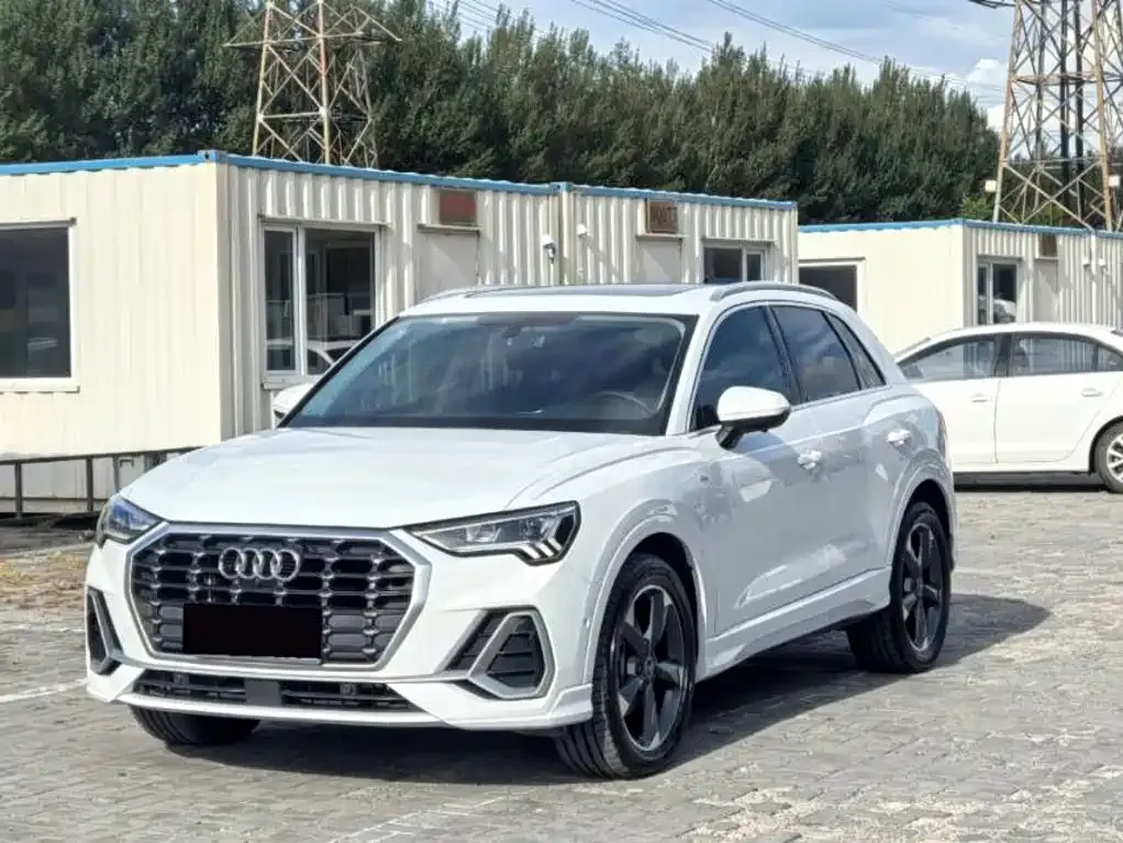 Audi Q3 — фото 1