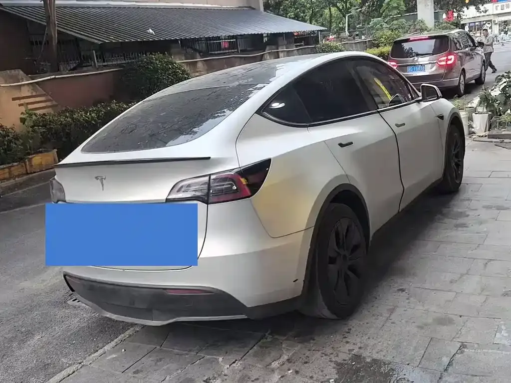 Tesla Model Y — фото 4