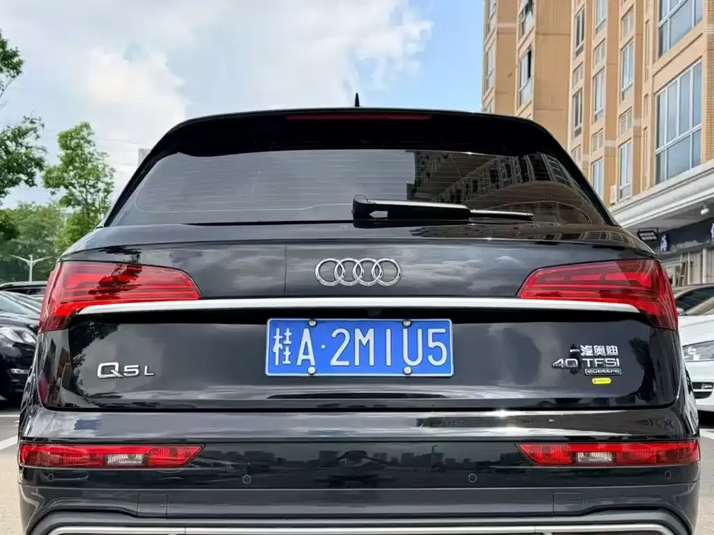 Audi Q5L — фото 5