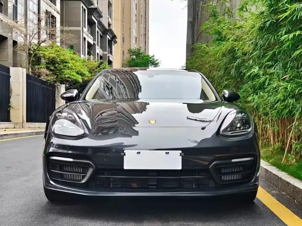 Porsche Panamera — фото 1