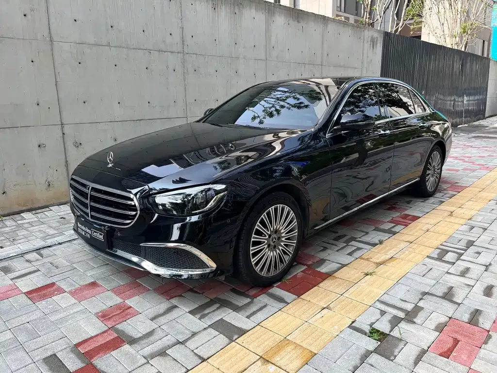 Mercedes-Benz E-Class — фото 1