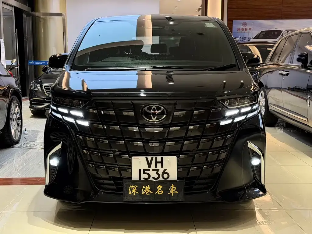 Toyota Alphard — фото 4