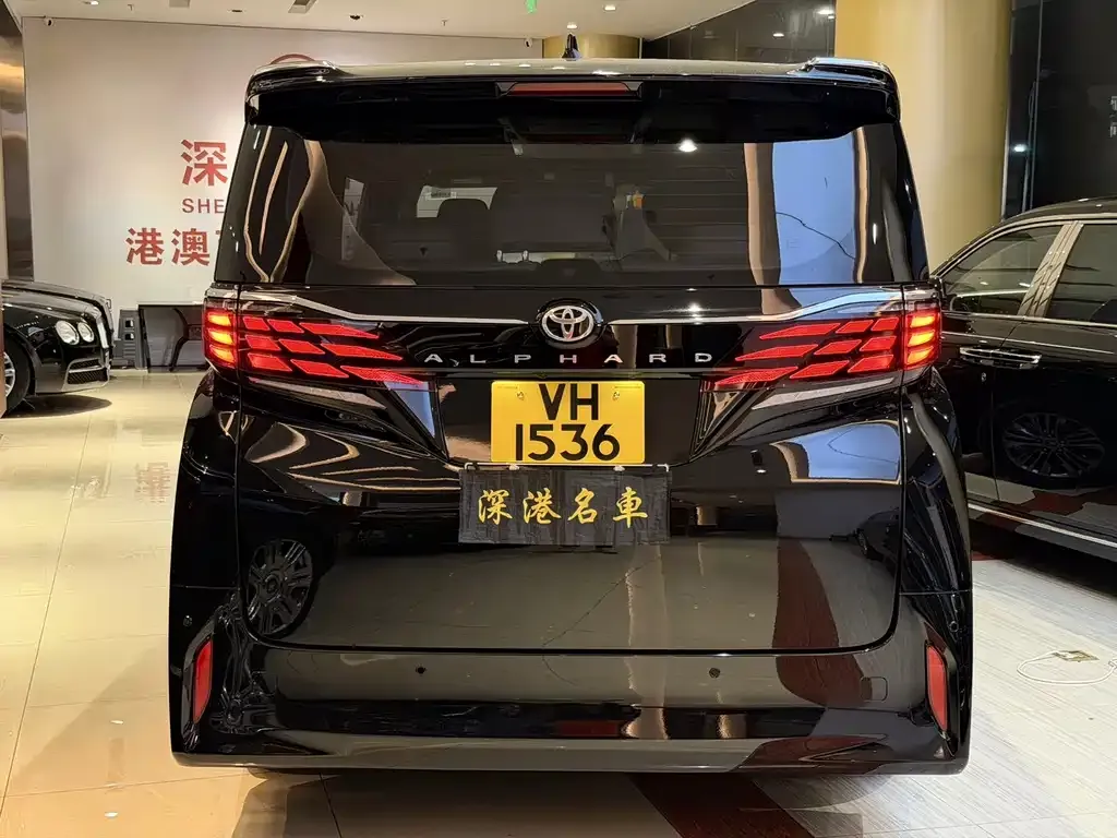 Toyota Alphard — фото 9