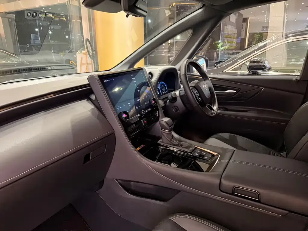 Toyota Alphard — фото 8
