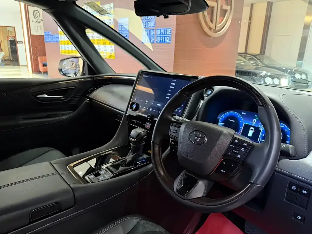 Toyota Alphard — фото 7