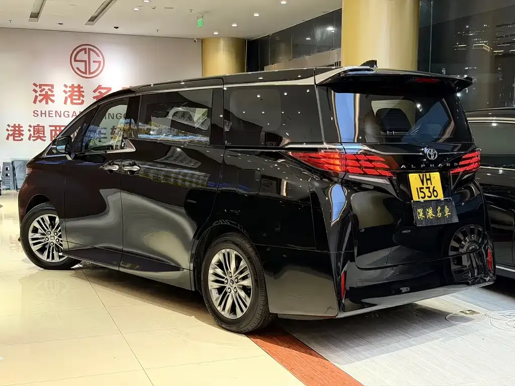 Toyota Alphard — фото 3