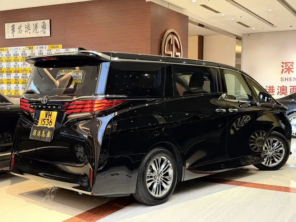 Toyota Alphard — фото 6