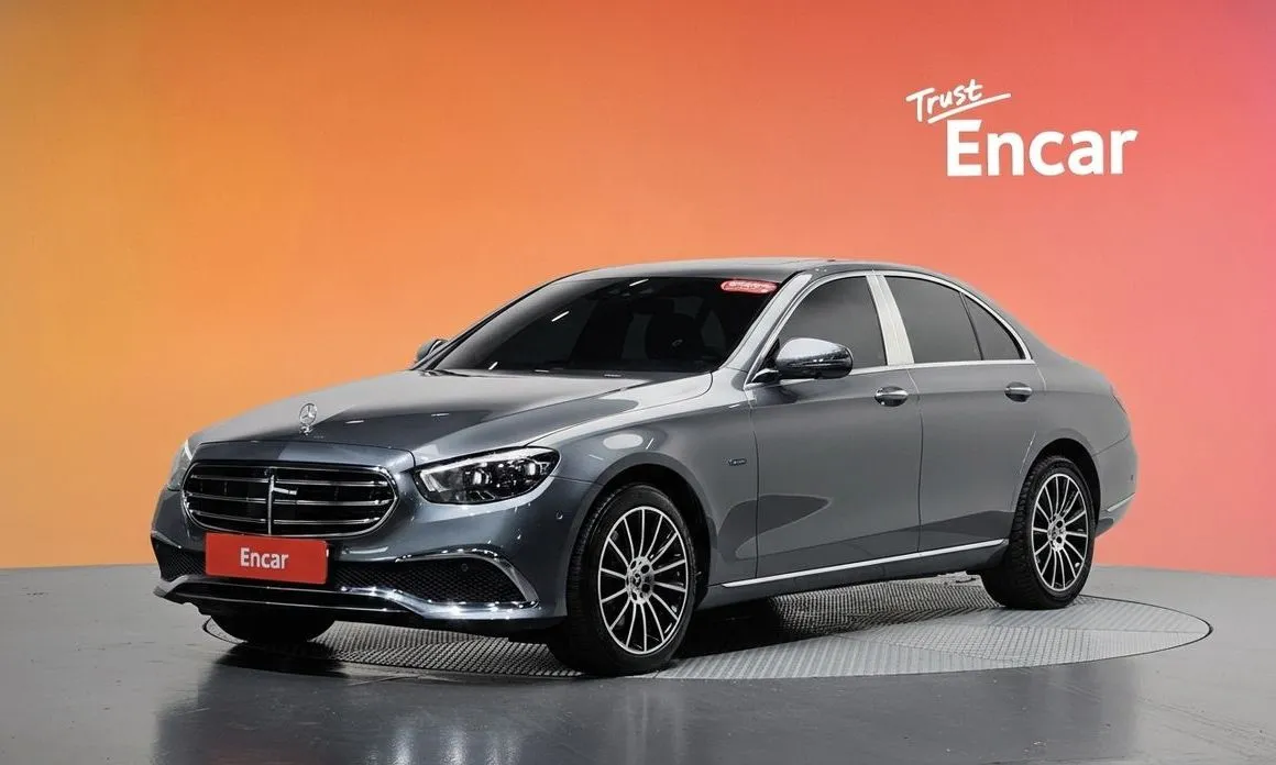 Mercedes-Benz E-Class — фото 1