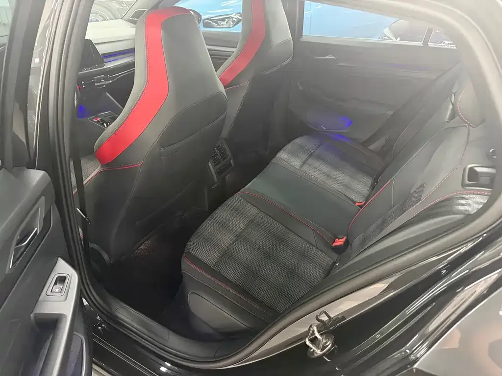 Volkswagen Golf GTI — фото 6
