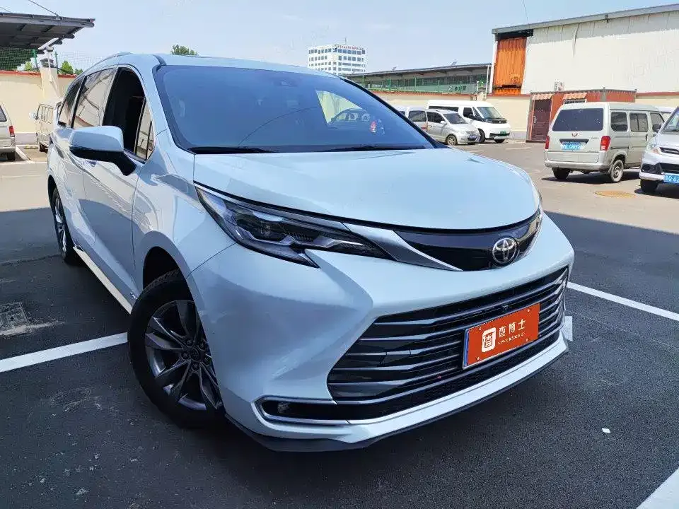 Toyota Sienna — фото 4