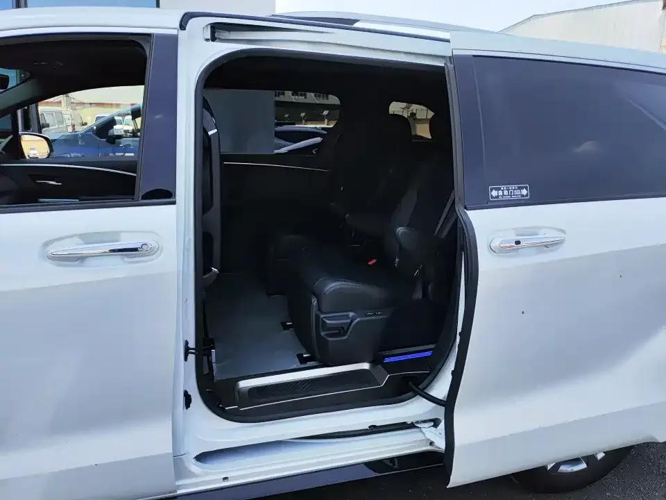 Toyota Sienna — фото 5