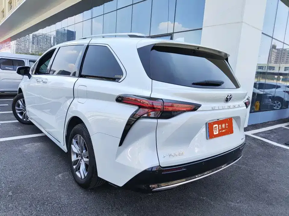 Toyota Sienna — фото 7