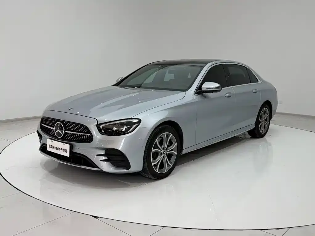 Mercedes-Benz E-Class — фото 1