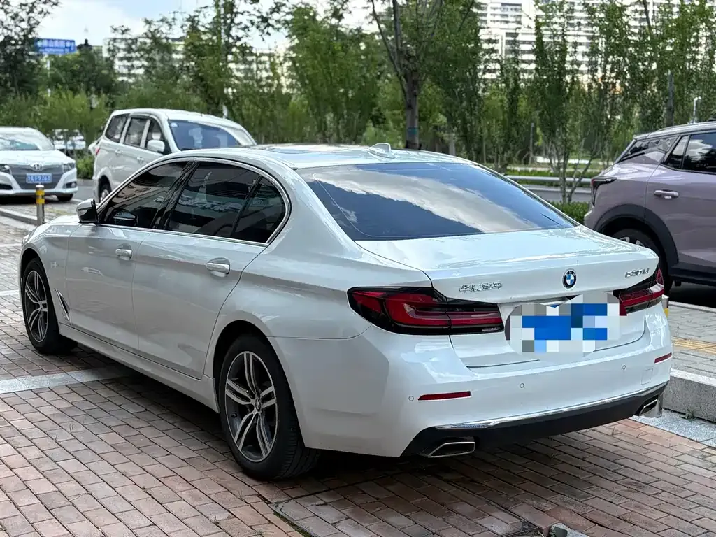 BMW 5 Series — фото 4