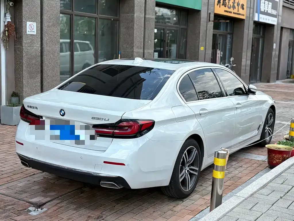 BMW 5 Series — фото 6