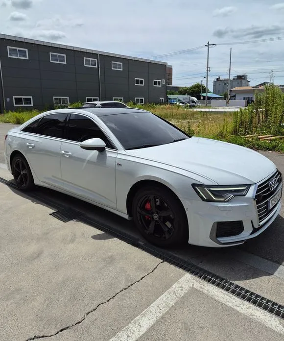 Audi A6 — фото 1