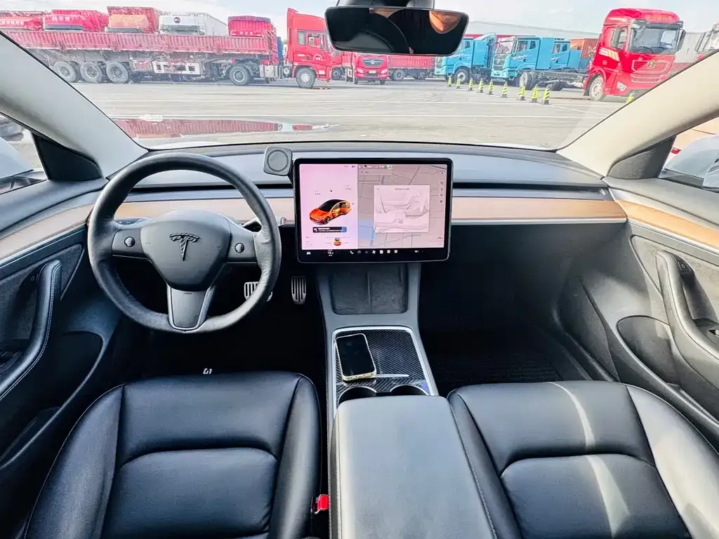 Tesla Model 3 — фото 3